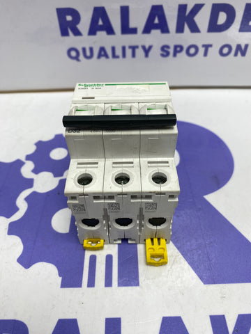 SCHNEIDER ELECTRIC A9F55332