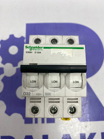 SCHNEIDER ELECTRIC A9F55332