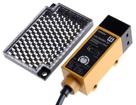 E3SRS30B430 Omron Retro-reflective Photoelectric Sensor 300 mm Detection Range PNP IP67 Block Style E3SRS30B430 Repair Service-0