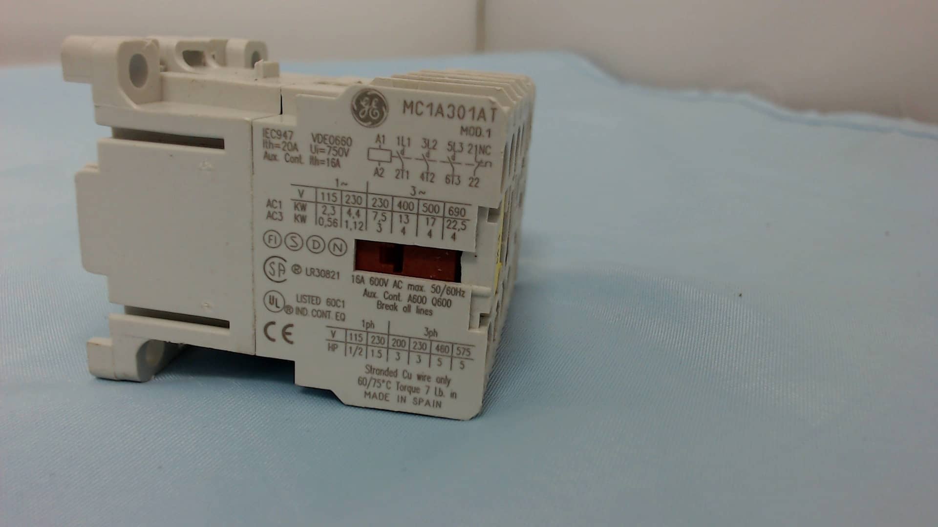 MC1A301AT1 GE CONTACTOR 3P 9AC COIL 24V 50/60HZ-0